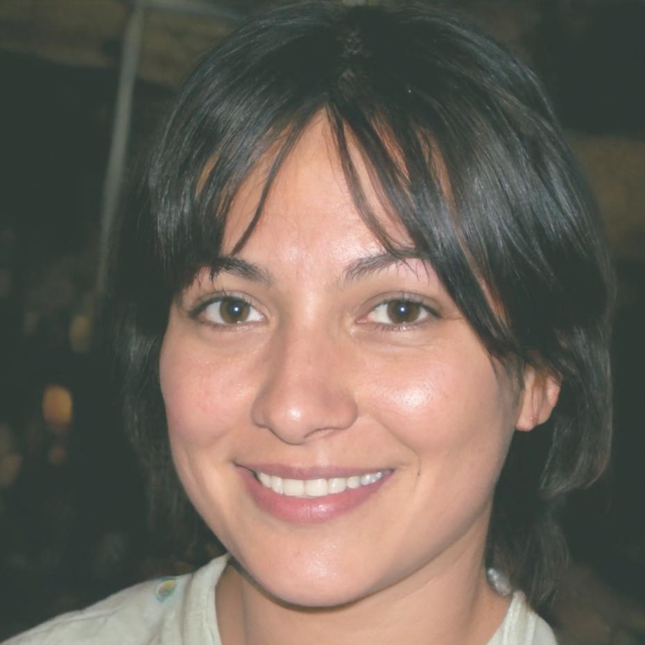 Specialista tecnico SEO che analizza i requisiti di un sito web